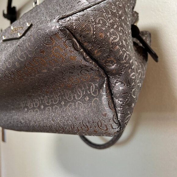 Guess Like New Shimmering Silver Quilted Purse - Picture 15 of 16